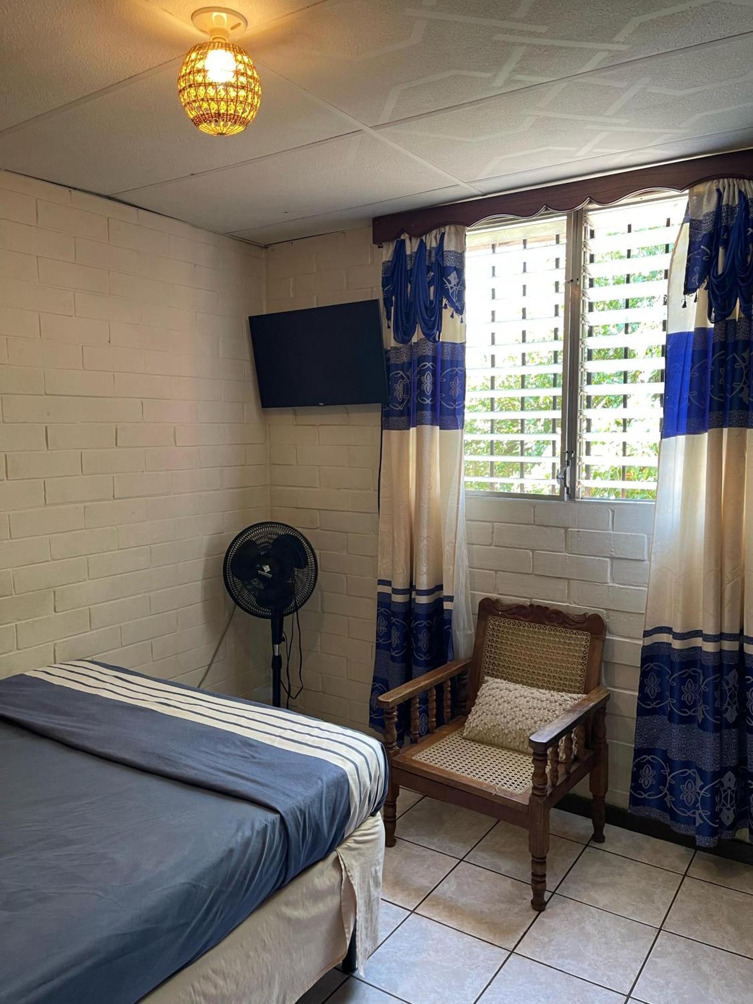 Pool House Hostel Santa Ana Bagian luar foto